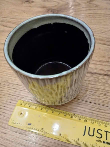 Photo of free Ceramic plant pot (Bilton HG1) #2