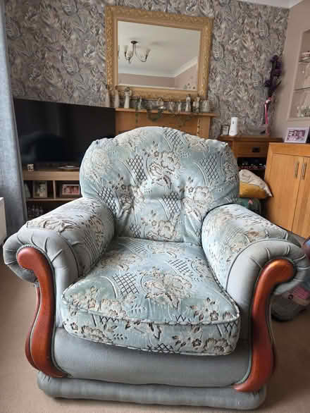 Photo of free 2off Lounge easy chairs (KGH area NN16) #1