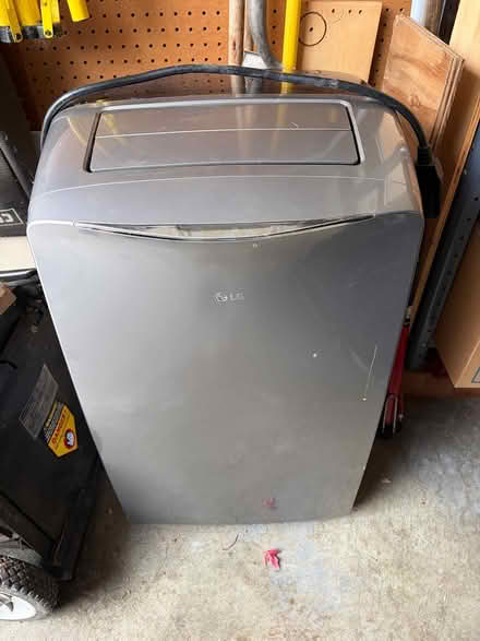 Photo of free LG Air Conditioner/Heater portable (San Carlos-El Camino near Hull) #1