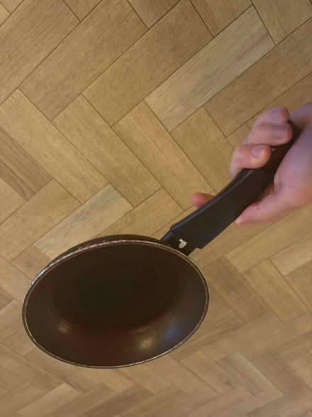Photo of free Small frying pan (approx. 18–20 cm) (Plantation wharf SW11) #1
