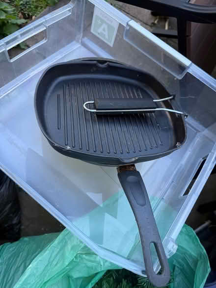Photo of free Kitchen pans and pots (Nw110lr) #1