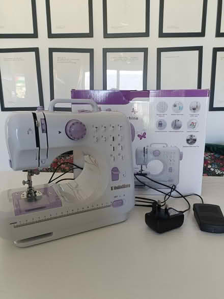 Photo of free Mini sewing machine,might be broken (Redhill RH1) #1