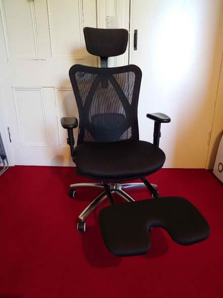 Photo of free Black office chair with retractable footrest (Bonnington EH6) #1