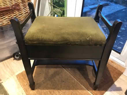 Photo of free piano stool (Stroud GL5) #1