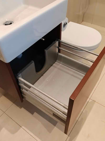 Photo of free Sink with under-sink vanity (Chiswick W4) #3