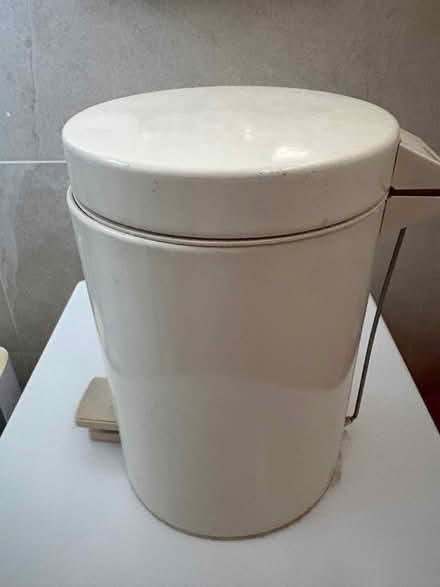 Photo of free Bathroom bin (South Croydon CR2) #1