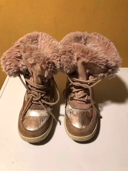 Photo of free Girls’ Size 1 Winter Boots (Near East/Union & Marquette) #1