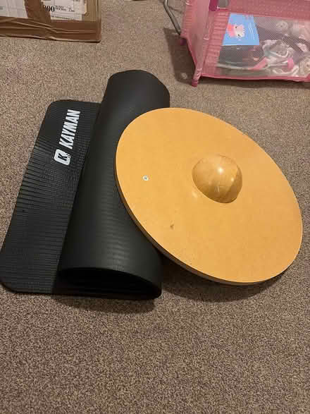 Photo of free Yoga mat and balance board (TN35 Ore) #1