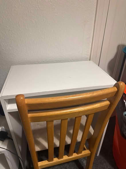 Photo of free Reading table and chair (M11 clayton M11) #1