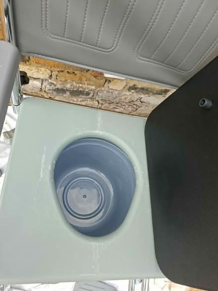 Photo of free Commode (Welling DA16) #4