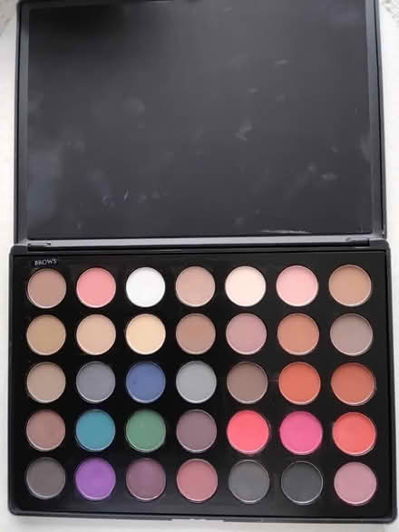 Photo of free Various Cosmetics & Brushes (DA1) #3