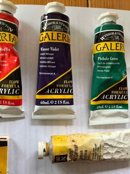 Photo of free winsor and newton galeria acrylic paints (Hoddesdon EN11) #3