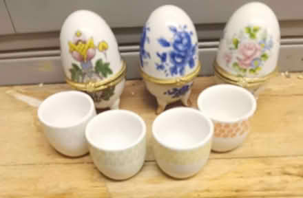 Photo of free 4 China egg cups+trinket boxes (Allington NG32) #1