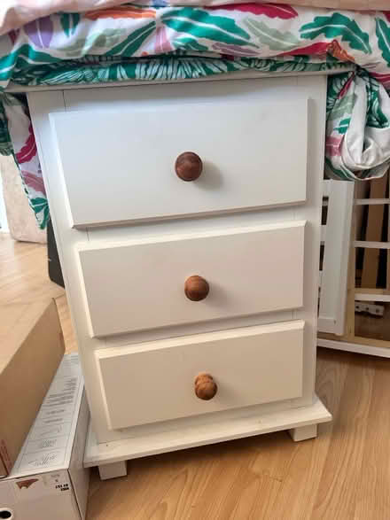 Photo of free White bedside table (Ng219bp) #1