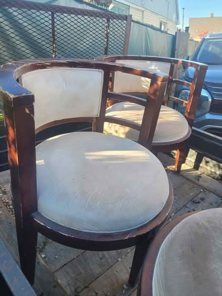 Photo of free 3 chairs (kiz 7p3) #1