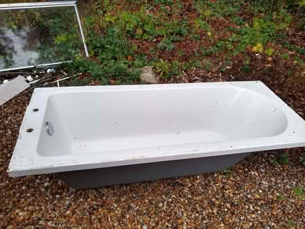 Photo of free 2 year old bathtub. 170x70cm. excellent condition. (St Leonards Green TN38) #1