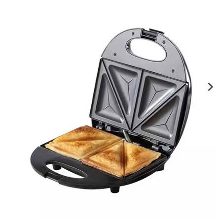 Photo of A toaster (Inglemire Lane HU6) #1