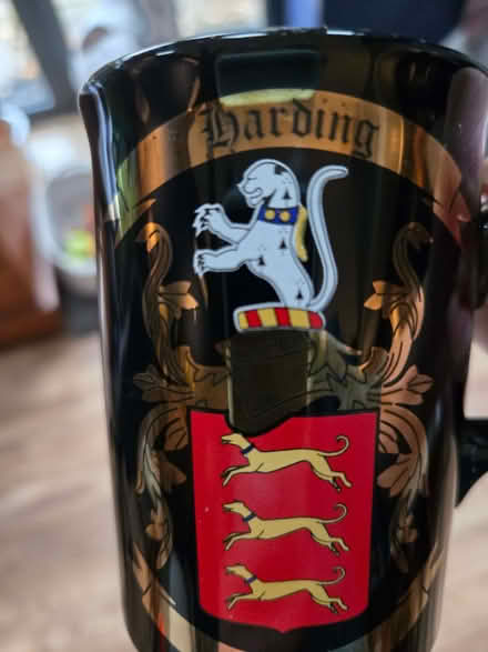 Photo of free Harding heraldry mug (Halton HP22) #2