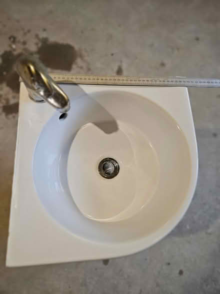 Photo of free Corner vanity unit and sink (Letchworth near Standalone SG6) #3