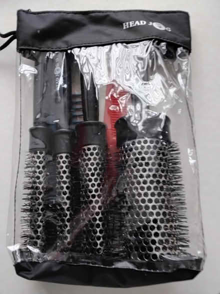 Photo of free Various Cosmetics & Brushes (DA1) #4