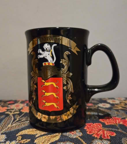 Photo of free Harding heraldry mug (Halton HP22) #1