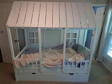 Photo of free Adorable Cabin Trundle Bed (Overland Park) #1