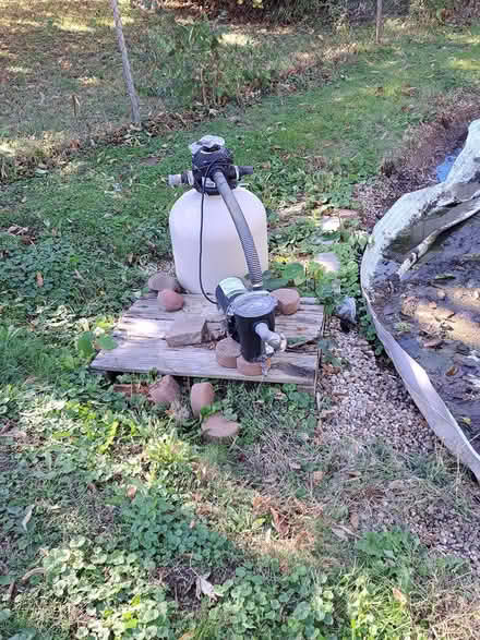 Photo of free Pool pump with motor and filter (Nothing West side of Pekin) #1