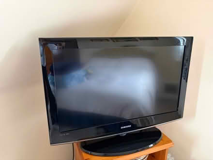 Photo of free Samsung TV + video cassette recorder if (Knotty Green HP9) #1
