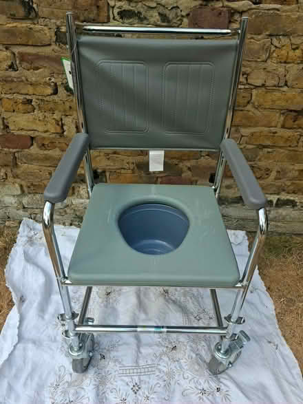 Photo of free Commode (Welling DA16) #1