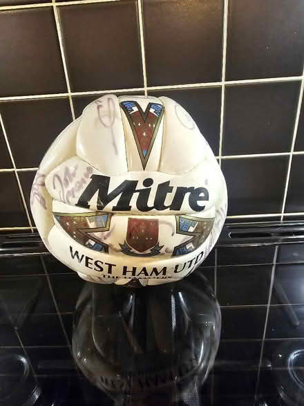 Photo of free West Ham football signed (Kingswood SS16) #1