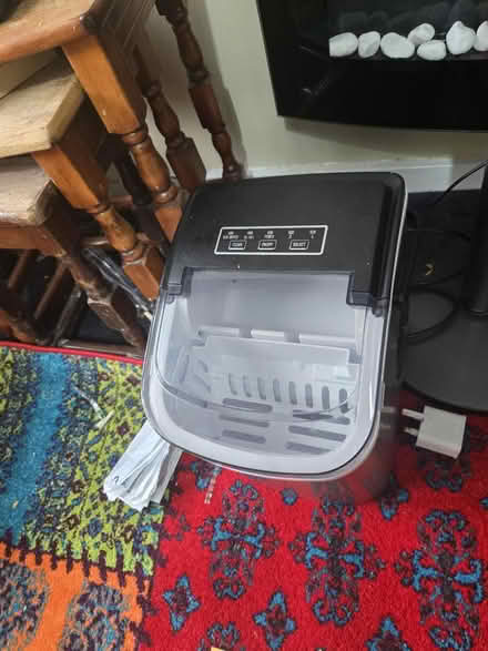 Photo of free Ice cube maker (Croydon Bridge Place cr02bb) #1