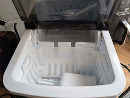 Photo of free Ice maker (Putney SW15) #3