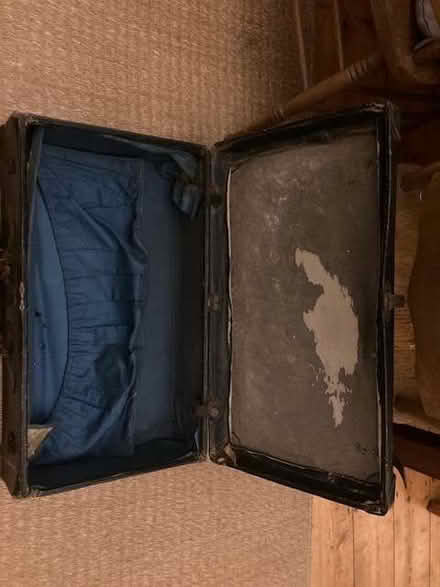 Photo of free Small vintage/antique trunk (Balsall Heath B13) #2