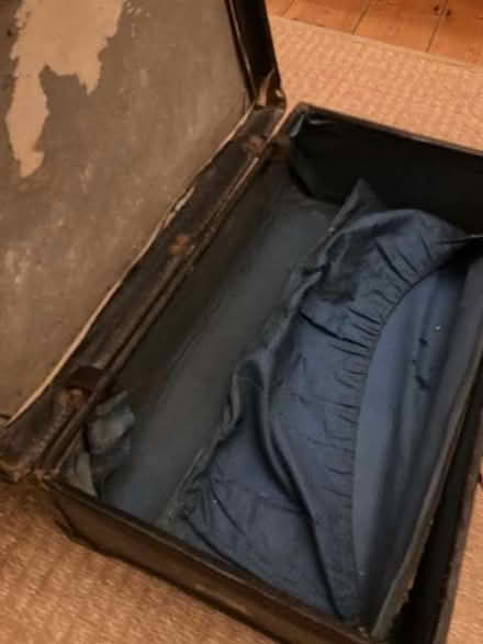 Photo of free Small vintage/antique trunk (Balsall Heath B13) #3