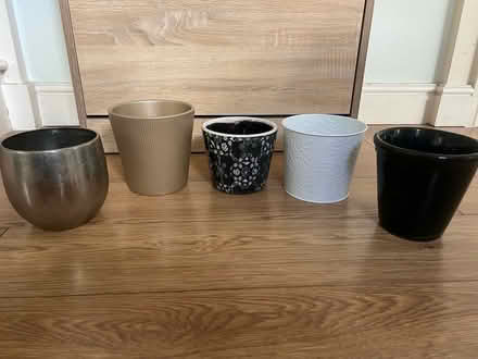 Photo of free Indoor plant pots (SW11) #1