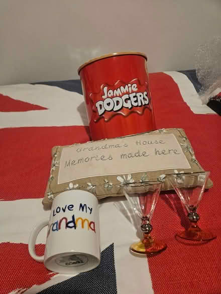 Photo of free biscuit tin, mug, cushion (BS24) #1