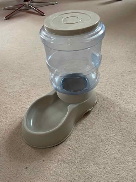 Photo of free Pet feeder (Streatham Hill SW16) #1