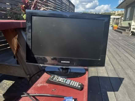 Photo of free Samsung 18 in tv (Central Larkspur) #1