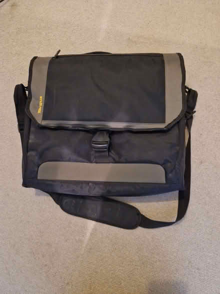 Photo of free Targus laptop bag (Oakenshaw BB5) #1