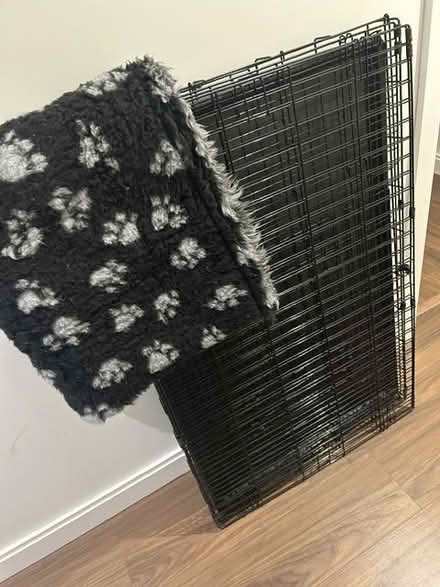 Photo of free Dog crate and bedding (Dundrum / Churchtown) #1