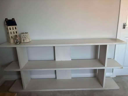 Photo of free white wooden low Bookcase/ bookshelf (Wilson DE73) #3