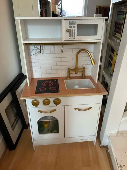 Photo of free Play kitchen (Battersea SW11) #1