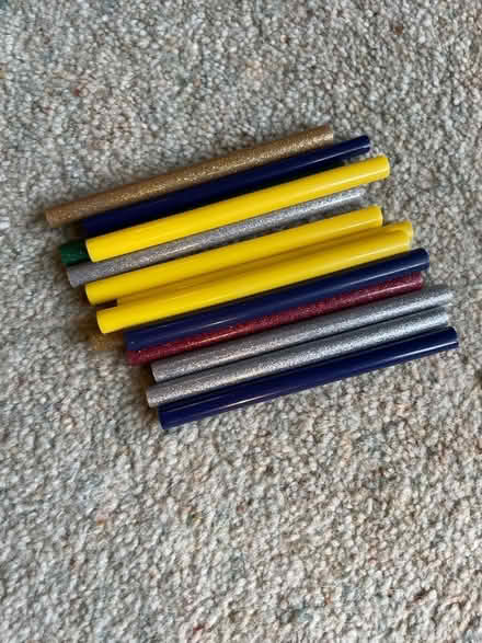 Photo of free Small glue gun with glue rods (De Parys MK40) #2