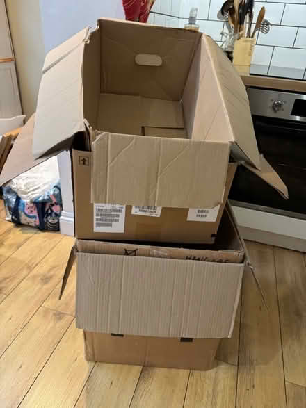 Photo of free 2 x large and 2 x medium boxes (Pipers Ash CH2) #1