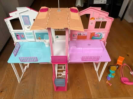 Photo of free Barbie dreamhouse (Clapham South SW12) #1
