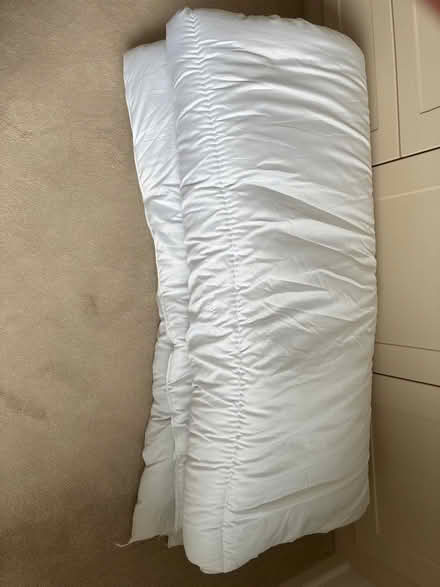 Photo of free King size 10.5 tog duvet by Silentnight (Twyford RG10) #1