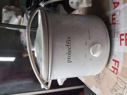Photo of free crock pot small 1.8 litre (Berkhamsted HP4) #1