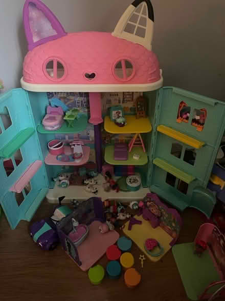 Photo of free Gabby’s doll house (Sedgley DY3) #2