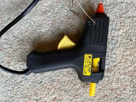 Photo of free Small glue gun with glue rods (De Parys MK40) #3