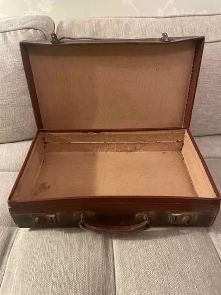 Photo of free Vintage briefcase/suitcase (De Parys MK40) #2
